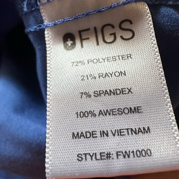 FIGS Technical Collection Women’s Blue Scrubs Top. Size Medium - Picture 7 of 7